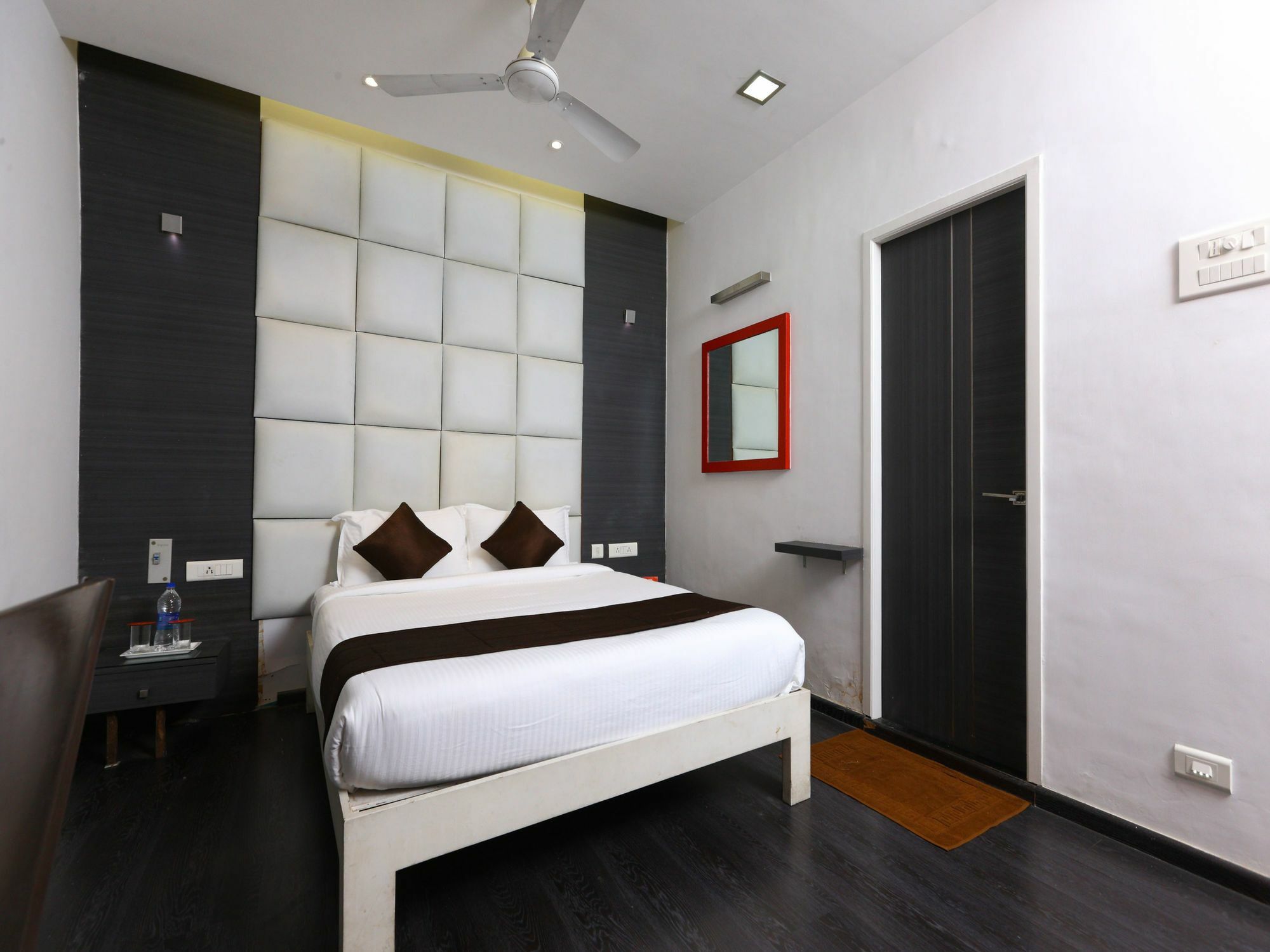 Oyo 9911 Apartment Shylee Niwas เชนไน ภายนอก รูปภาพ